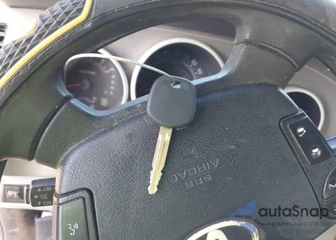 2011 Toyota Tundra Grade 4.6L V8 z USA, uszkodzony, nr VIN 5TFEM5F19BX023925